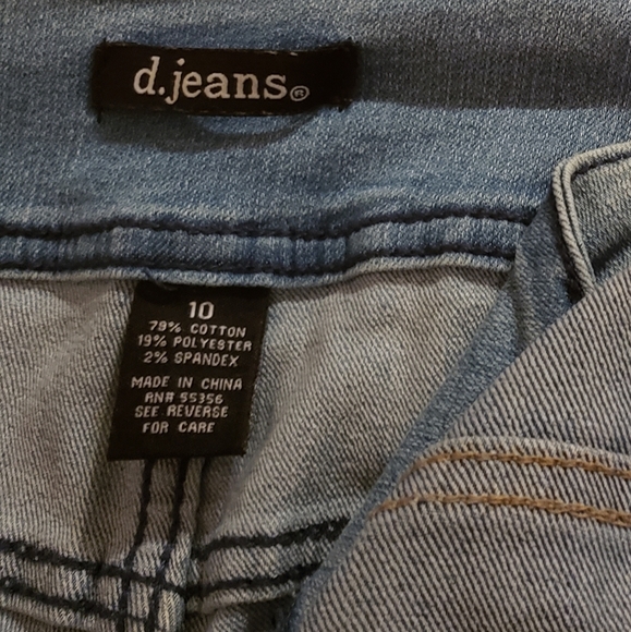 Two pairs of d. jeans ,size 10 đ - Picture 2 of 3